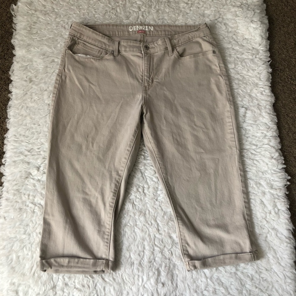 Levis beige cropped jeans, size 16